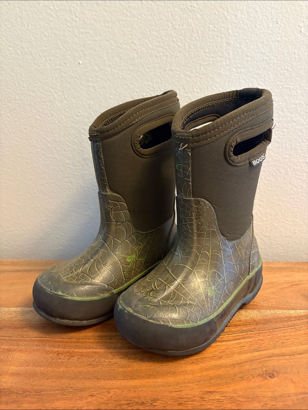 Kids bog boots - size 8